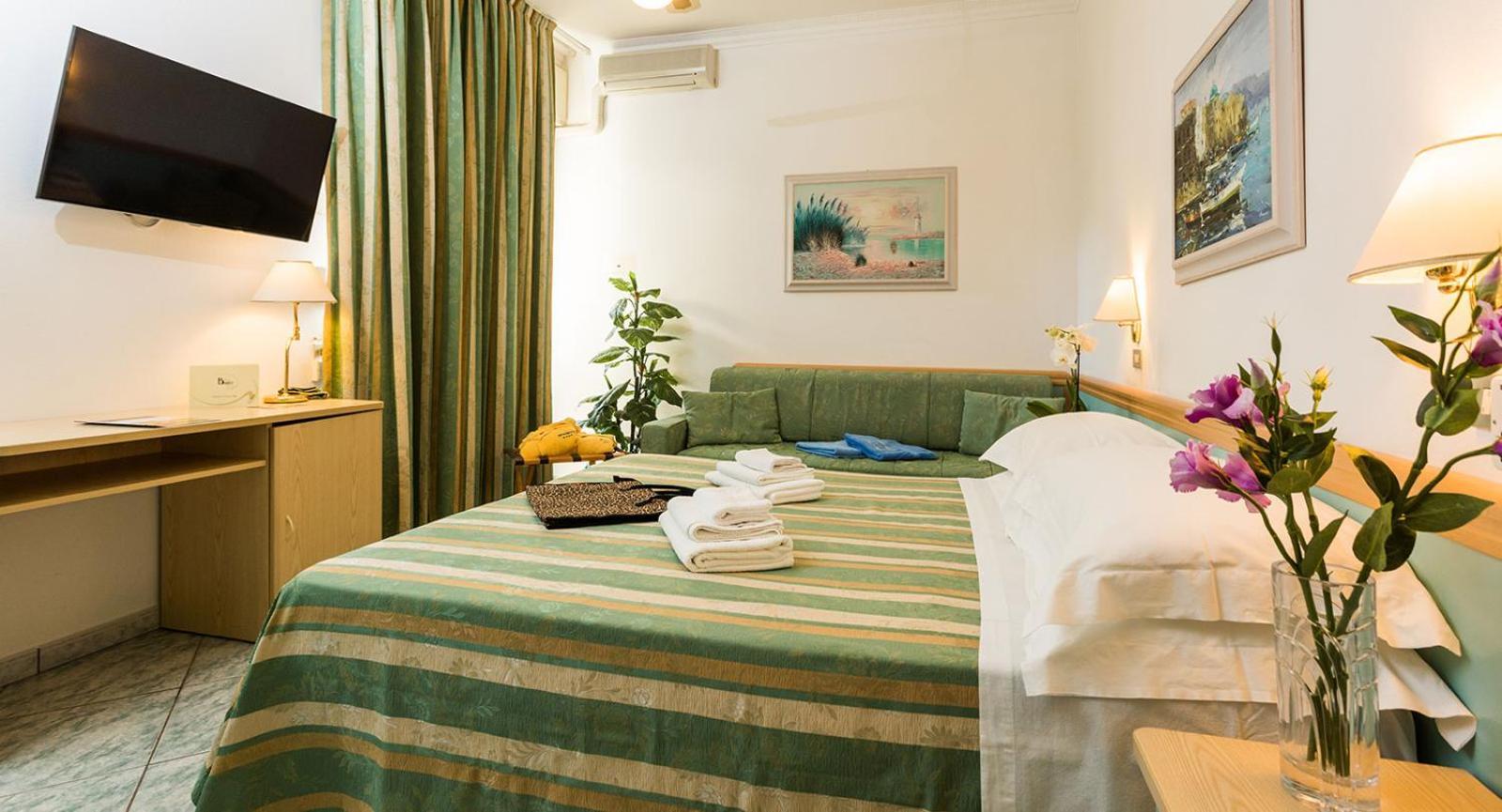 Hotel Bamby Червия Экстерьер фото